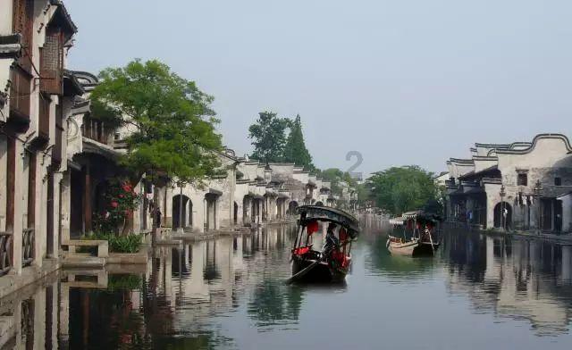 神秘古宅暗藏玄机,记者前去一探究竟,期间竟有意外发现